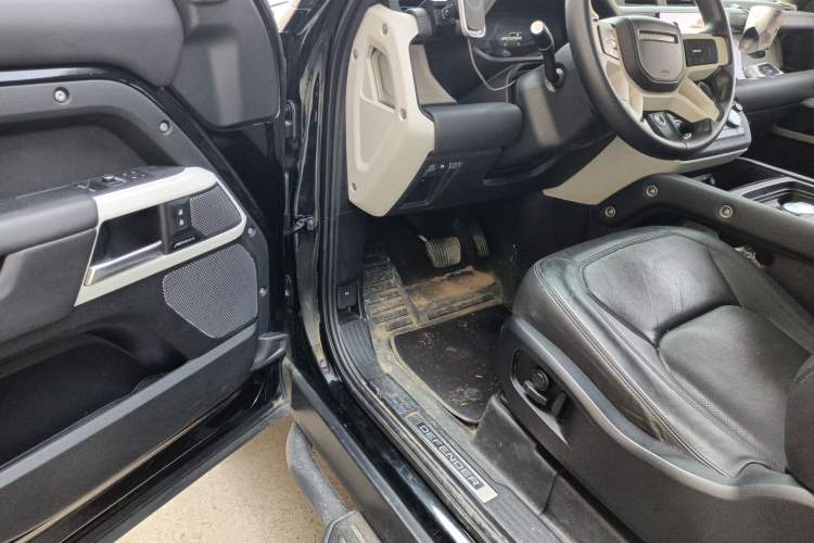 Used Land Rover Defender 2023 Facelift 90 3.0T P400 XS Driver Seat
