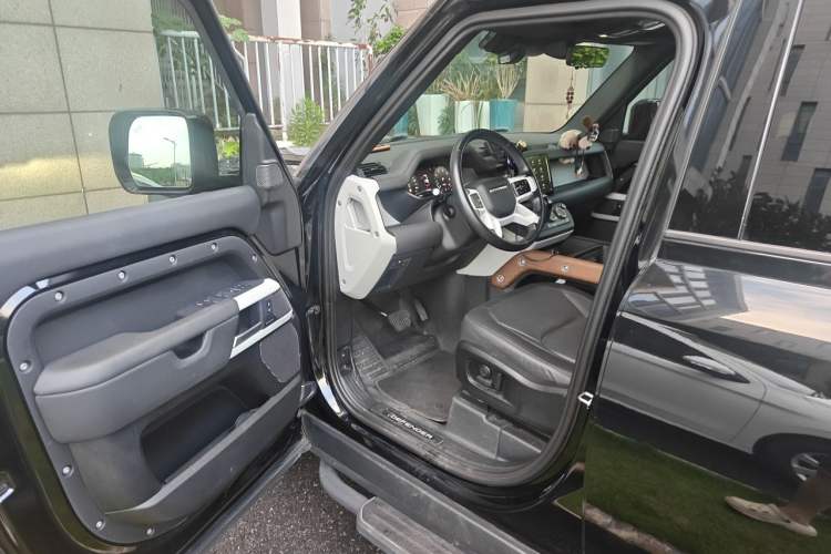 Used Land Rover Defender 2023 Facelift 110 3.0T P400 X-DYNAMIC HSE Driver Seat