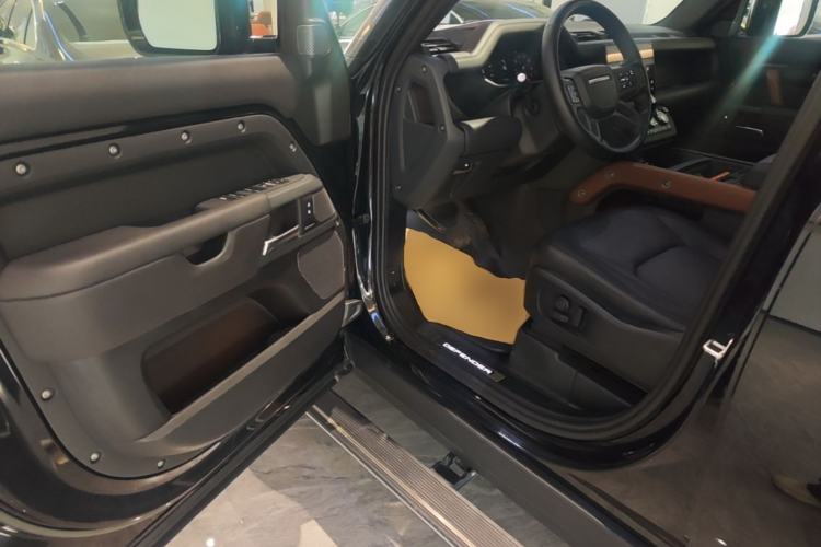 Used Land Rover Defender 2023 Facelift 110 3.0T P400 X-DYNAMIC HSE Driver Seat