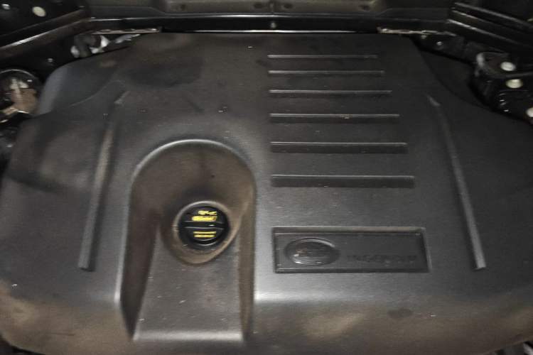 Used Land Rover Defender 2023 90 3.0T P400 Dark Edition Engine Bay