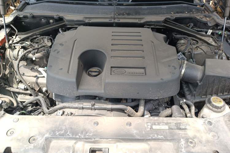 Used Land Rover Defender 2023 90 3.0T P400 XS Engine Bay