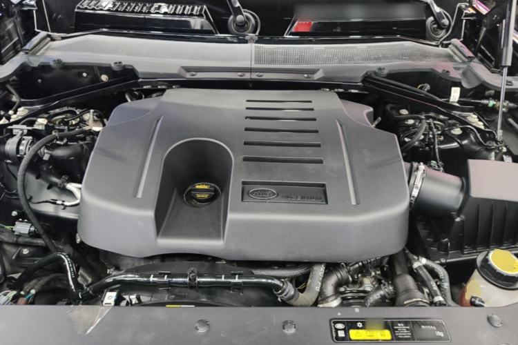 Used Land Rover Defender 2023 Facelift 110 3.0T P400 X-DYNAMIC HSE Engine Bay