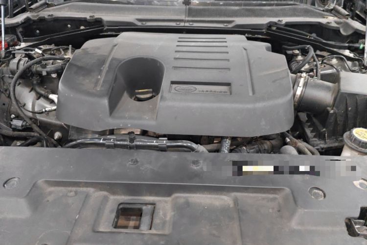 Used Land Rover Defender 2023 Revised Version 90 3.0T P400 Dark Edition Engine Bay