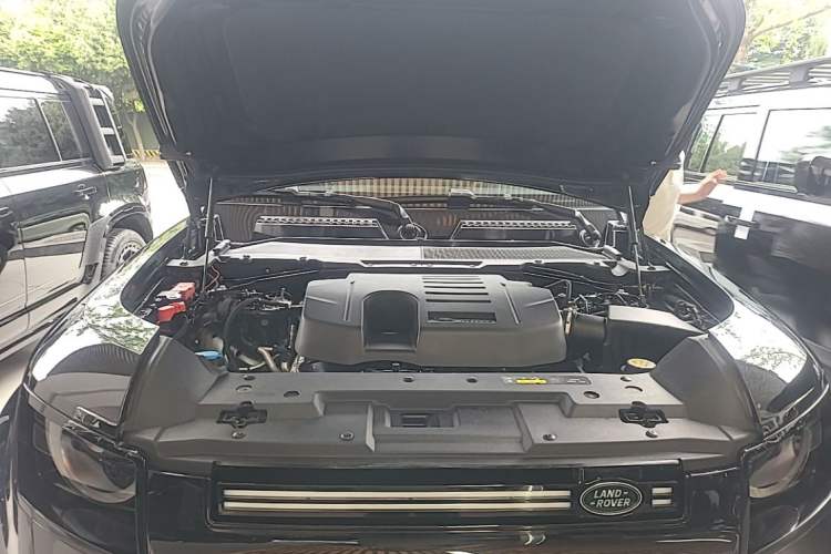 Used Land Rover Defender 2023 Facelift 110 3.0T P400 Dark Edition Engine Bay
