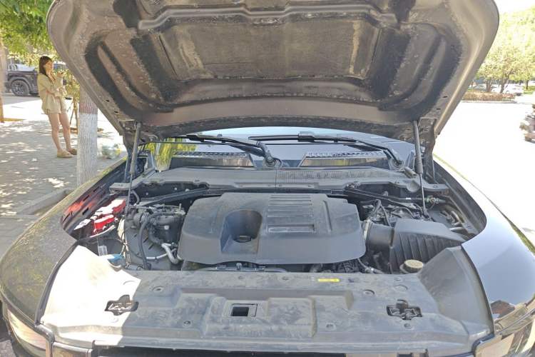 Used Land Rover Defender 2023 130 3.0T P400 HSE Engine Bay