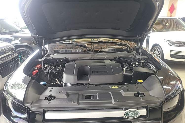 Used Land Rover Defender 2023 Facelift 90 3.0T P400 XS Engine Bay