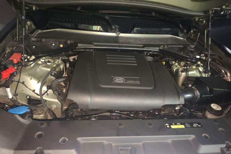 Used Land Rover Defender 2023 90 2.0T P300 X-DYNAMIC HSE Engine Bay