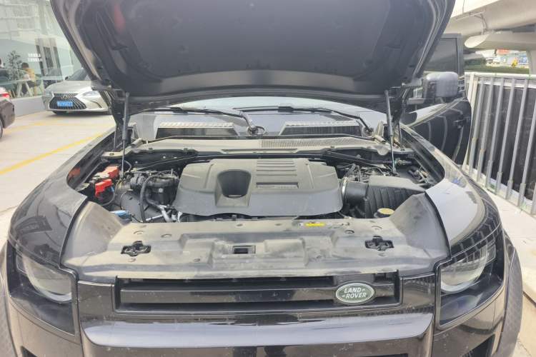 Used Land Rover Defender 2023 110 3.0T P400 Dark Edition Engine Bay