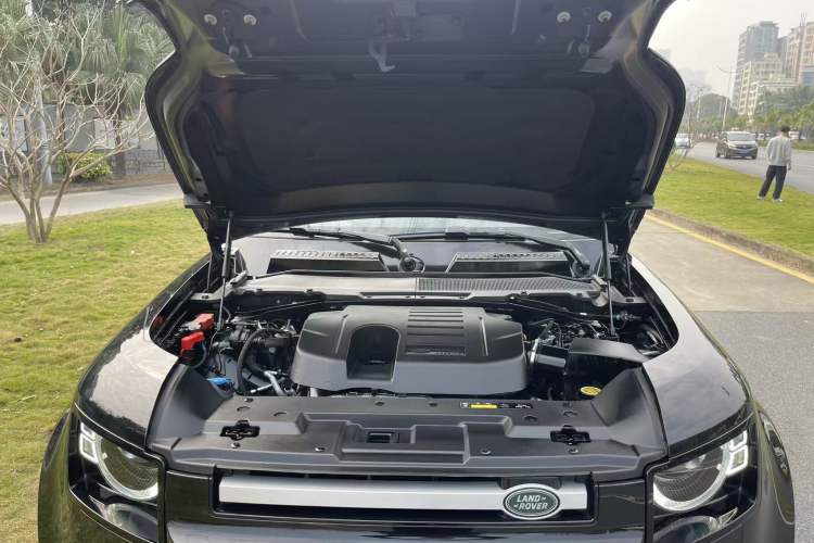 Used Land Rover Defender 2023 90 3.0T P400 XS Engine Bay