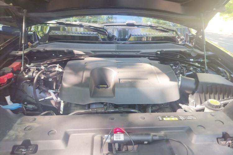 Used Land Rover Defender 2023 110 3.0T P400 X-DYNAMIC HSE Engine Bay
