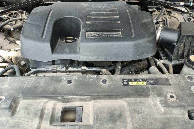 Used Land Rover Defender 2023 Facelift 90 3.0T P400 XS Engine Bay