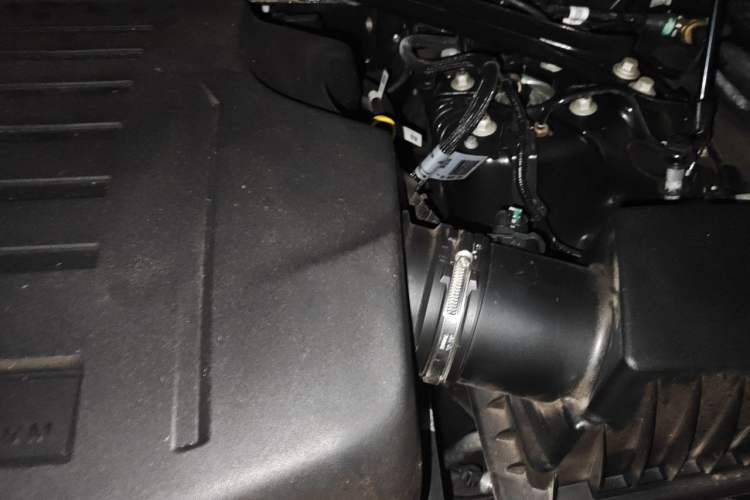 Used Land Rover Defender 2023 90 3.0T P400 Dark Edition Engine Bay Left