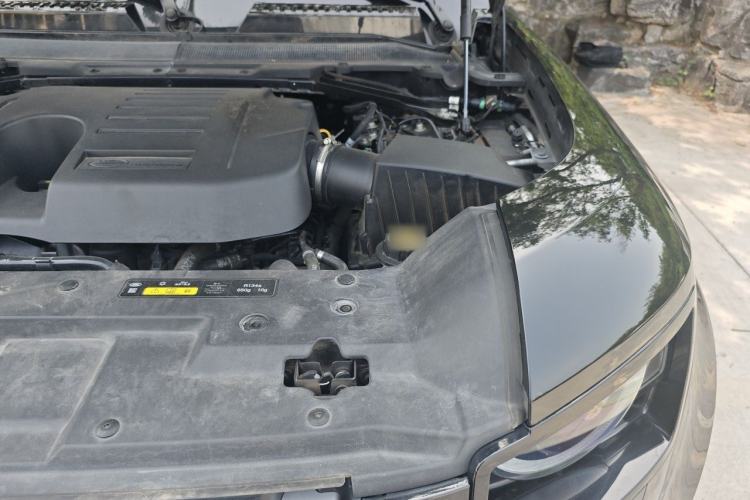 Used Land Rover Defender 2023 Facelift 90 3.0T P400 XS Engine Bay Left