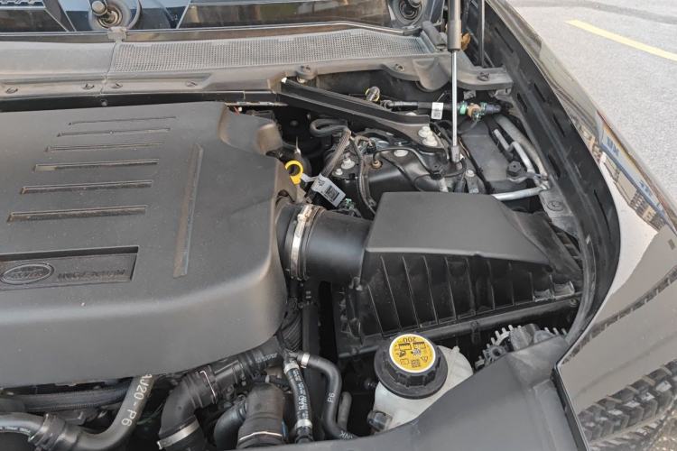 Used Land Rover Defender 2023 Revised Version 90 3.0T P400 Dark Edition Engine Bay Left
