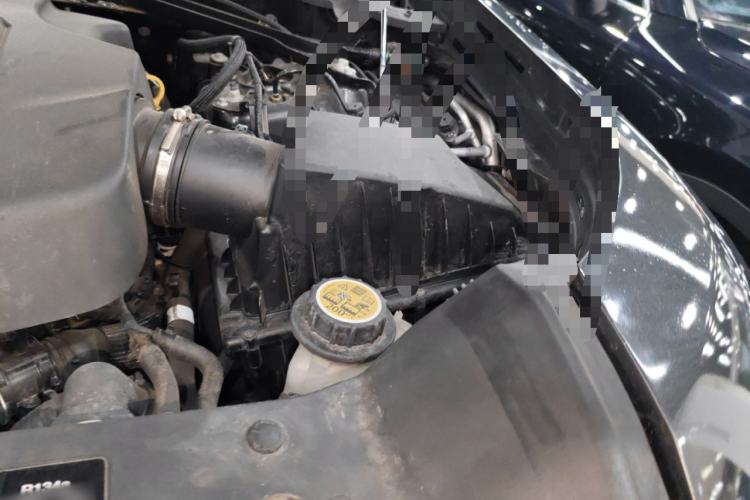 Used Land Rover Defender 2023 Revised Version 90 3.0T P400 Dark Edition Engine Bay Left