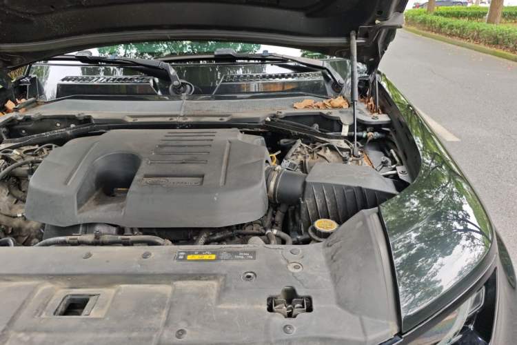 Used Land Rover Defender 2023 Facelift 110 3.0T P400 X-DYNAMIC HSE Engine Bay Left