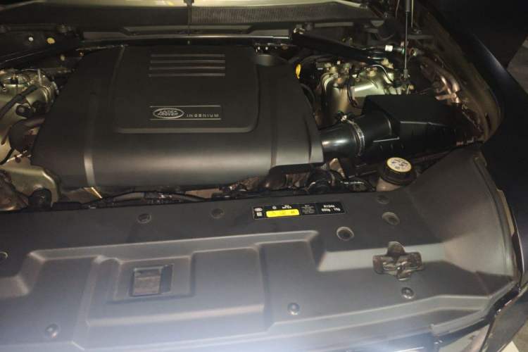 Used Land Rover Defender 2023 90 2.0T P300 X-DYNAMIC HSE Engine Bay Left