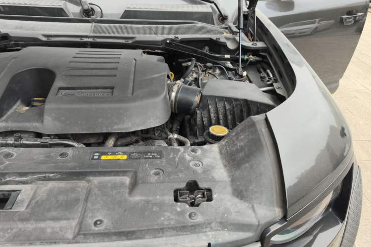 Used Land Rover Defender 2023 110 3.0T P400 Dark Edition Engine Bay Left