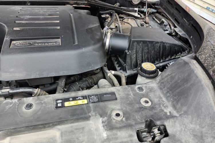 Used Land Rover Defender 2023 Facelift 90 3.0T P400 XS Engine Bay Left