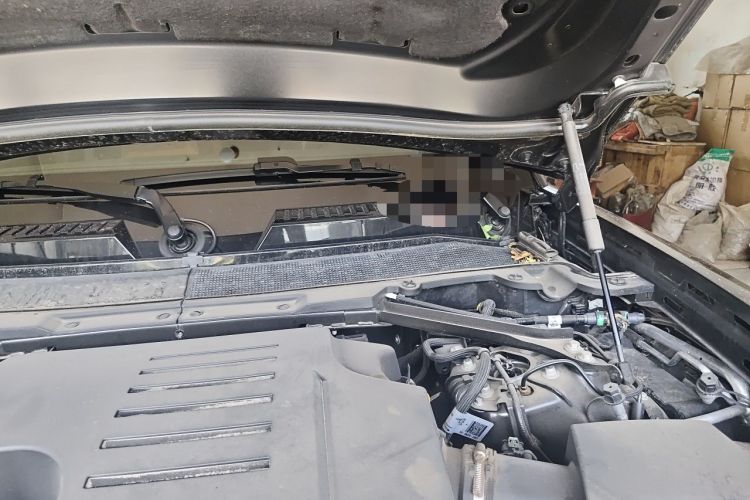 Used Land Rover Defender 2023 110 3.0T P400 X-DYNAMIC HSE Engine Bay Left