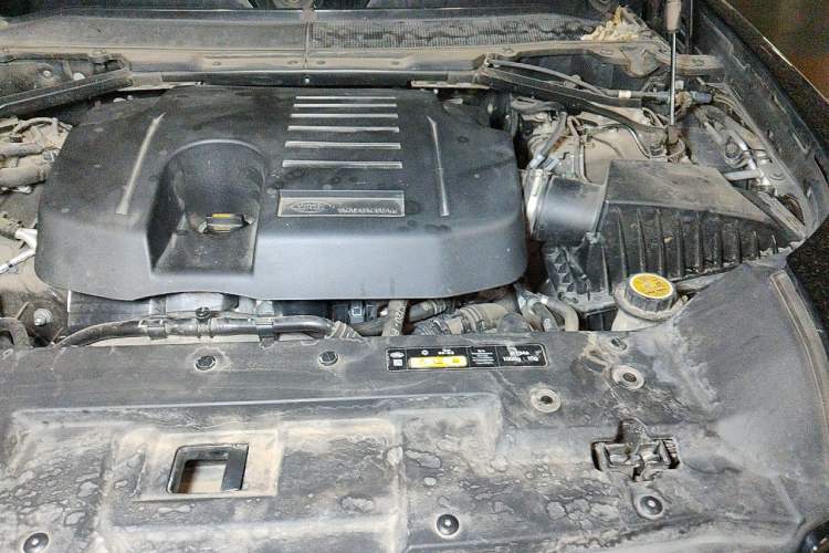 Used Land Rover Defender 2023 Facelift 110 3.0T P400 X-DYNAMIC HSE Engine Bay Left