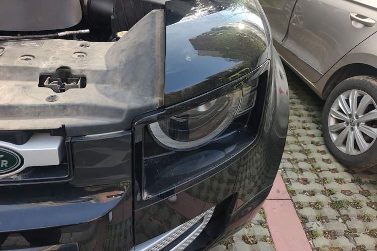 Used Land Rover Defender 2023 Facelift 90 3.0T P400 XS Engine Bay Left