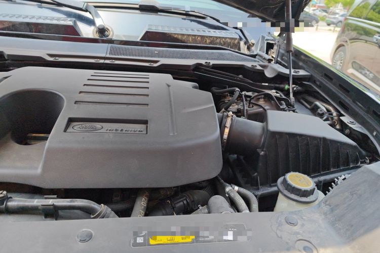 Used Land Rover Defender 2023 110 3.0T P400 Dark Edition Engine Bay Left