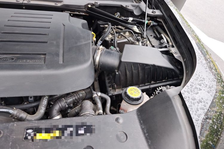 Used Land Rover Defender 2023 90 3.0T P400 Dark Edition Engine Bay Left