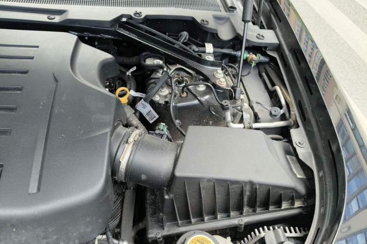 Used Land Rover Defender 2023 130 3.0T P400 HSE Engine Bay Left