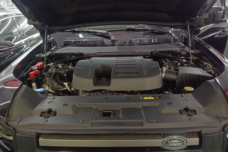 Used Land Rover Defender 2023 Facelift 110 3.0T P400 X-DYNAMIC HSE Engine Bay