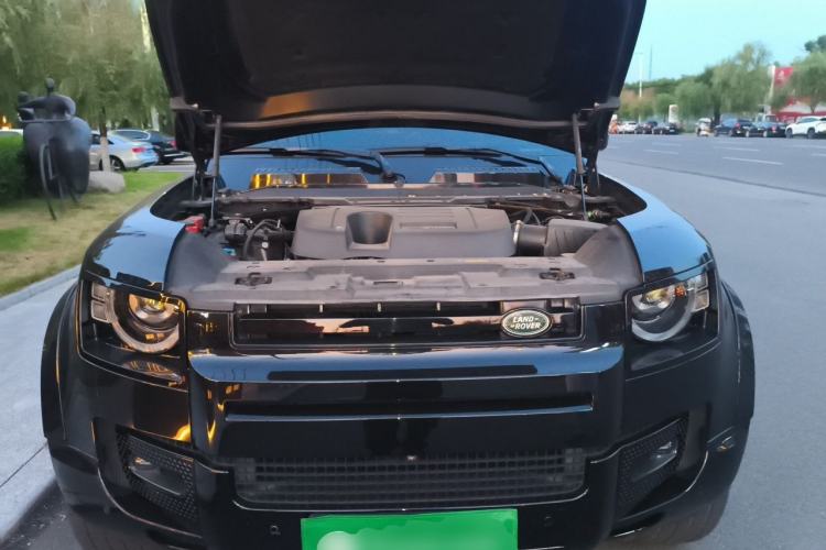 Used Land Rover Defender 2023 110 3.0T P400 X-DYNAMIC HSE Engine Bay