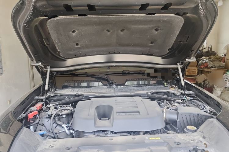 Used Land Rover Defender 2023 110 3.0T P400 X-DYNAMIC HSE Engine Bay