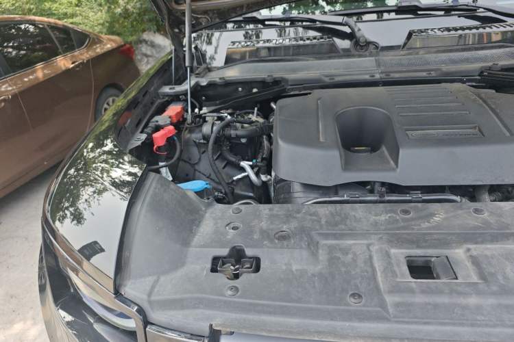 Used Land Rover Defender 2023 Facelift 90 3.0T P400 XS Engine Bay Right