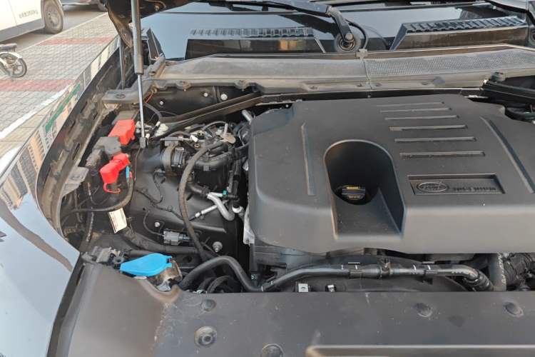 Used Land Rover Defender 2023 Revised Version 90 3.0T P400 Dark Edition Engine Bay Right