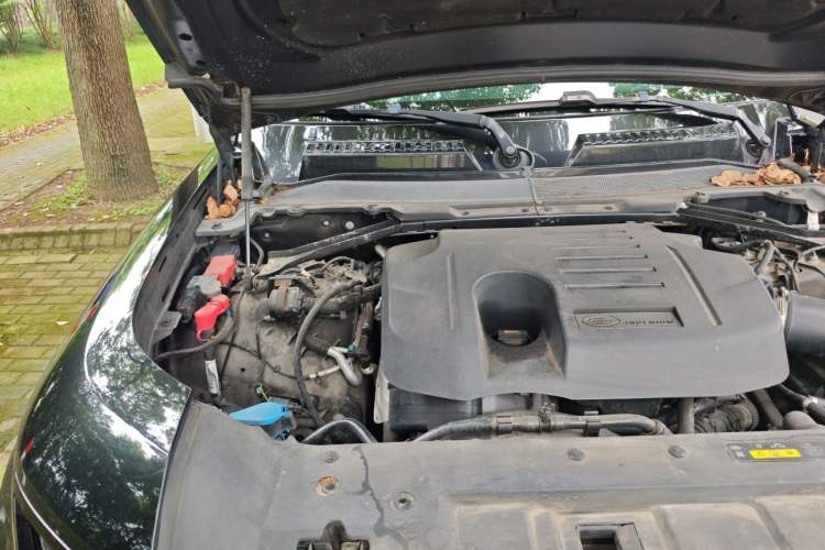 Used Land Rover Defender 2023 Facelift 110 3.0T P400 X-DYNAMIC HSE Engine Bay Right