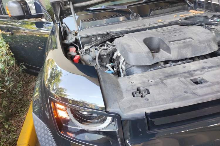Used Land Rover Defender 2023 Facelift 110 3.0T P400 Dark Edition Engine Bay Right
