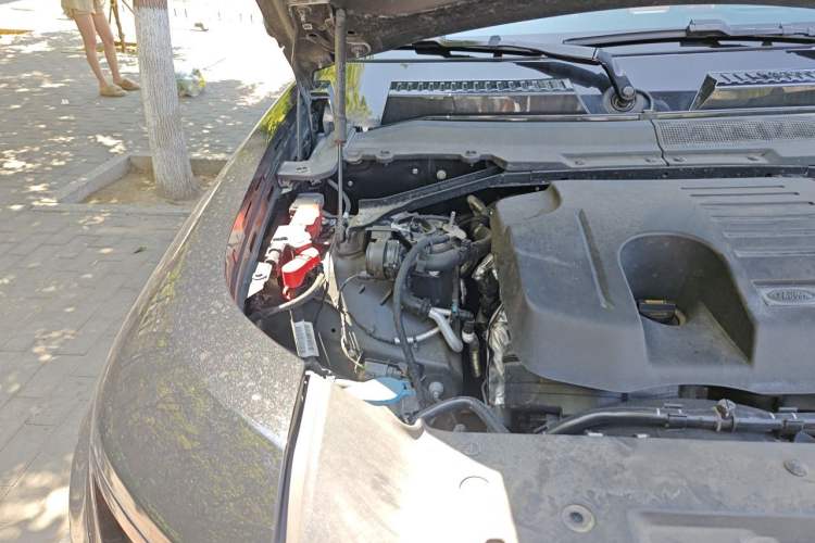 Used Land Rover Defender 2023 130 3.0T P400 HSE Engine Bay Right