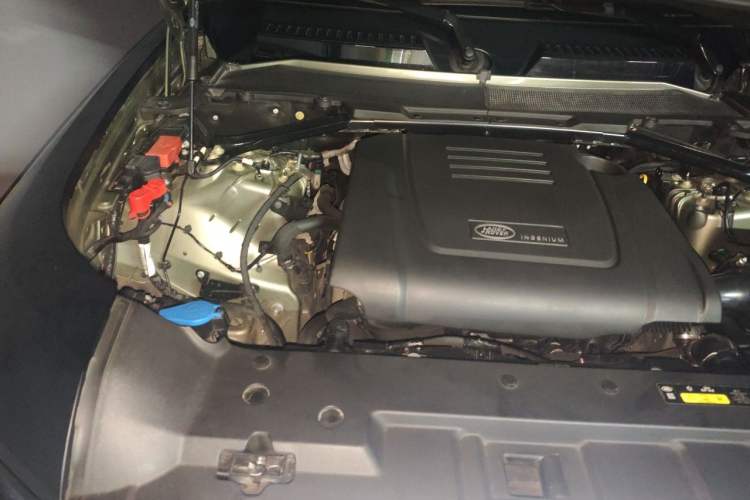 Used Land Rover Defender 2023 90 2.0T P300 X-DYNAMIC HSE Engine Bay Right