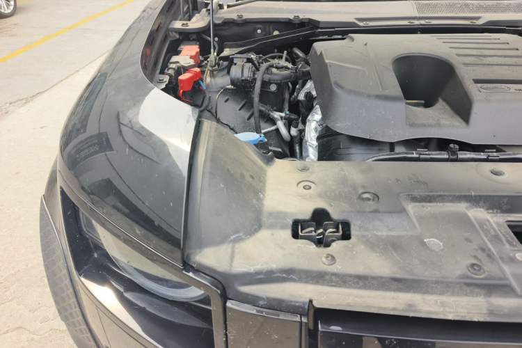 Used Land Rover Defender 2023 110 3.0T P400 Dark Edition Engine Bay Right