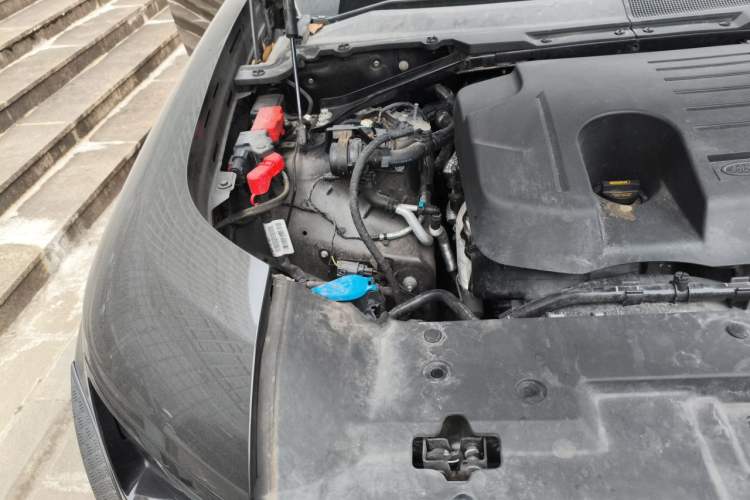 Used Land Rover Defender 2023 110 3.0T P400 Dark Edition Engine Bay Right