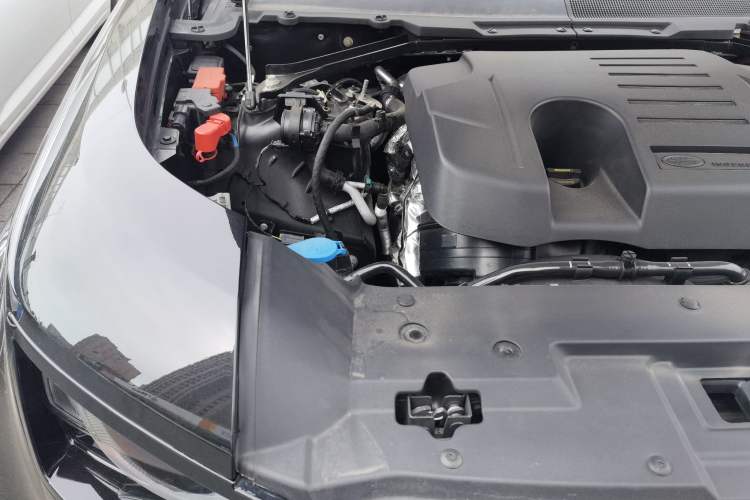 Used Land Rover Defender 2023 Facelift 90 3.0T P400 XS Engine Bay Right