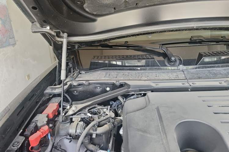 Used Land Rover Defender 2023 110 3.0T P400 X-DYNAMIC HSE Engine Bay Right