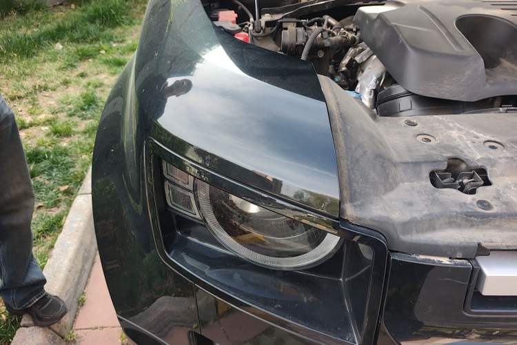 Used Land Rover Defender 2023 Facelift 90 3.0T P400 XS Engine Bay Right