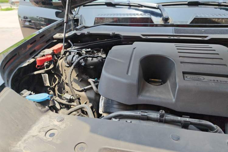 Used Land Rover Defender 2023 110 3.0T P400 Dark Edition Engine Bay Right