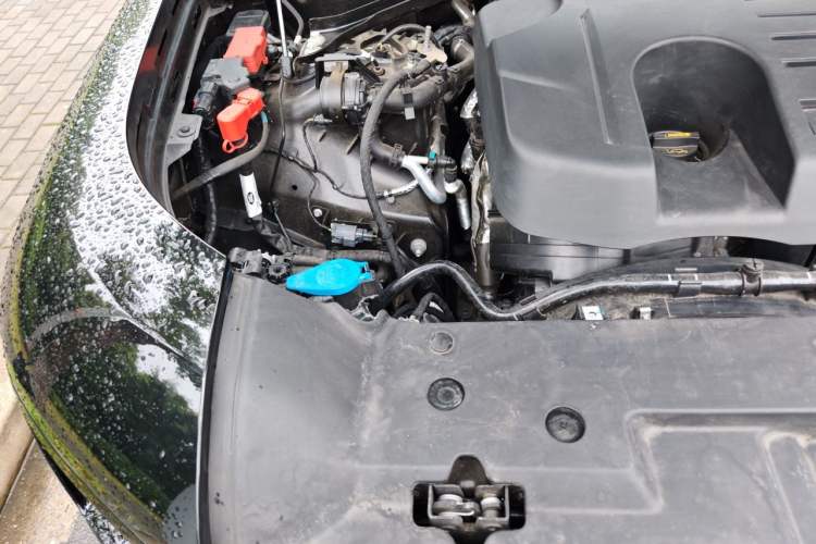 Used Land Rover Defender 2023 90 3.0T P400 Dark Edition Engine Bay Right