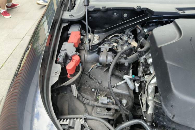 Used Land Rover Defender 2023 130 3.0T P400 HSE Engine Bay Right