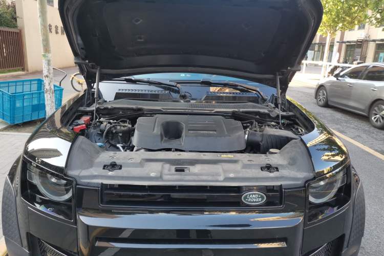 Used Land Rover Defender 2023 Facelift 110 3.0T P400 Dark Edition Engine Bay