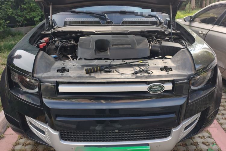 Used Land Rover Defender 2023 Facelift 90 3.0T P400 XS Engine Bay