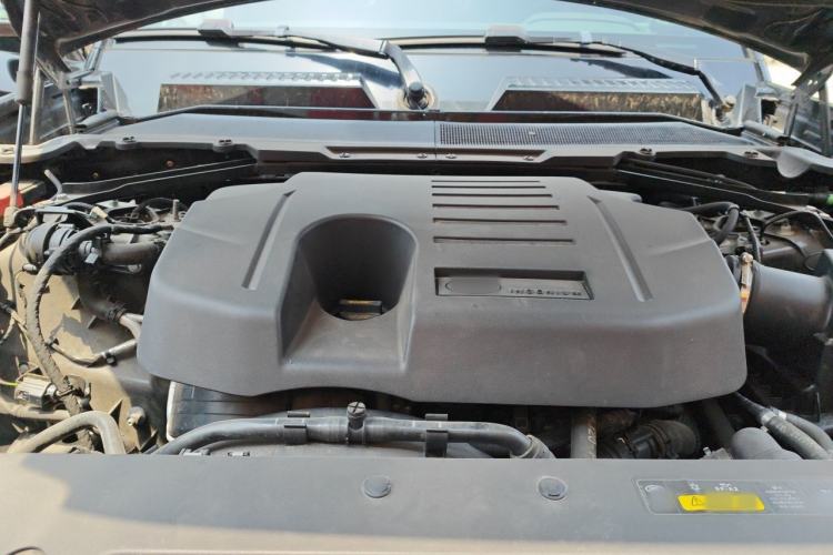 Used Land Rover Defender 2023 110 3.0T P400 Dark Edition Engine Bay