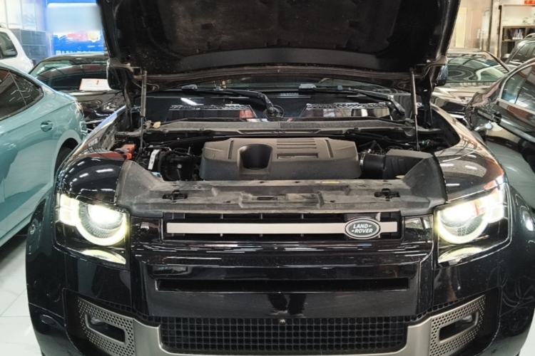 Used Land Rover Defender 2023 Facelift 110 3.0T P400 X-DYNAMIC HSE Engine Bay